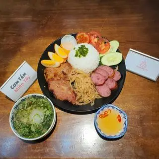 Hình ảnh Cơm Tấm Sườn Lạp Xưởng
