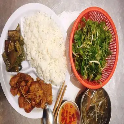 Hình ảnh Cô Hoa - Quán Cơm Bình Dân - Quang Trung