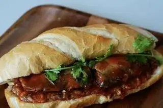 Hình ảnh Bánh mì cá mồi