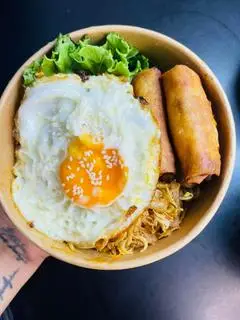Hình ảnh Mỳ Trộn Chả Giò (trứng gọi ngoài)