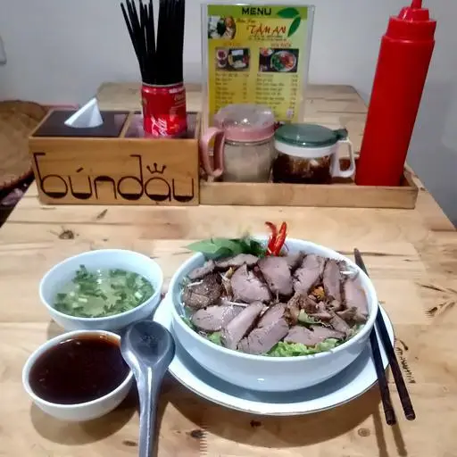Hình ảnh Bún trộn thịt cốt lết