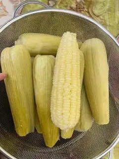 Hình ảnh ngô nếp luộc (2 bắp)
