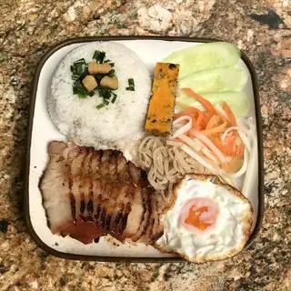 Hình ảnh Cơm ba chỉ heo đặc biệt