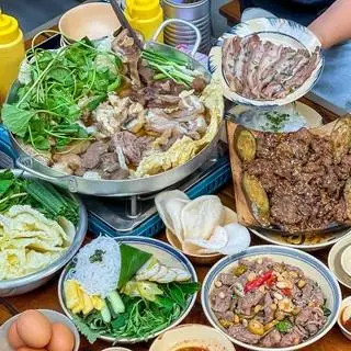 Hình ảnh lẩu thập cẩm 4 người ăn