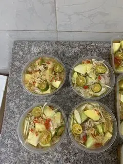 Hình ảnh Chân gà rút xương  ngâm sả tắc hộp nhỏ