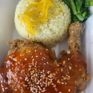 Hình ảnh Cơm gà sốt bơ tỏi