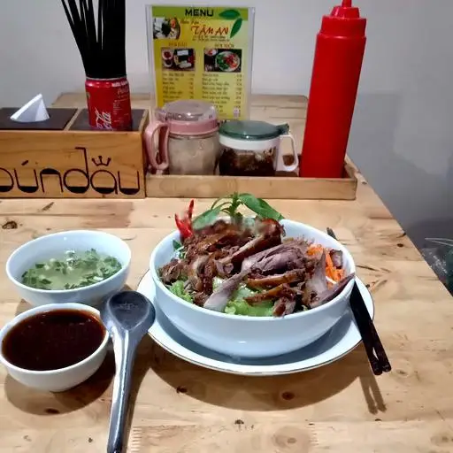 Hình ảnh Bún trộn gà quay