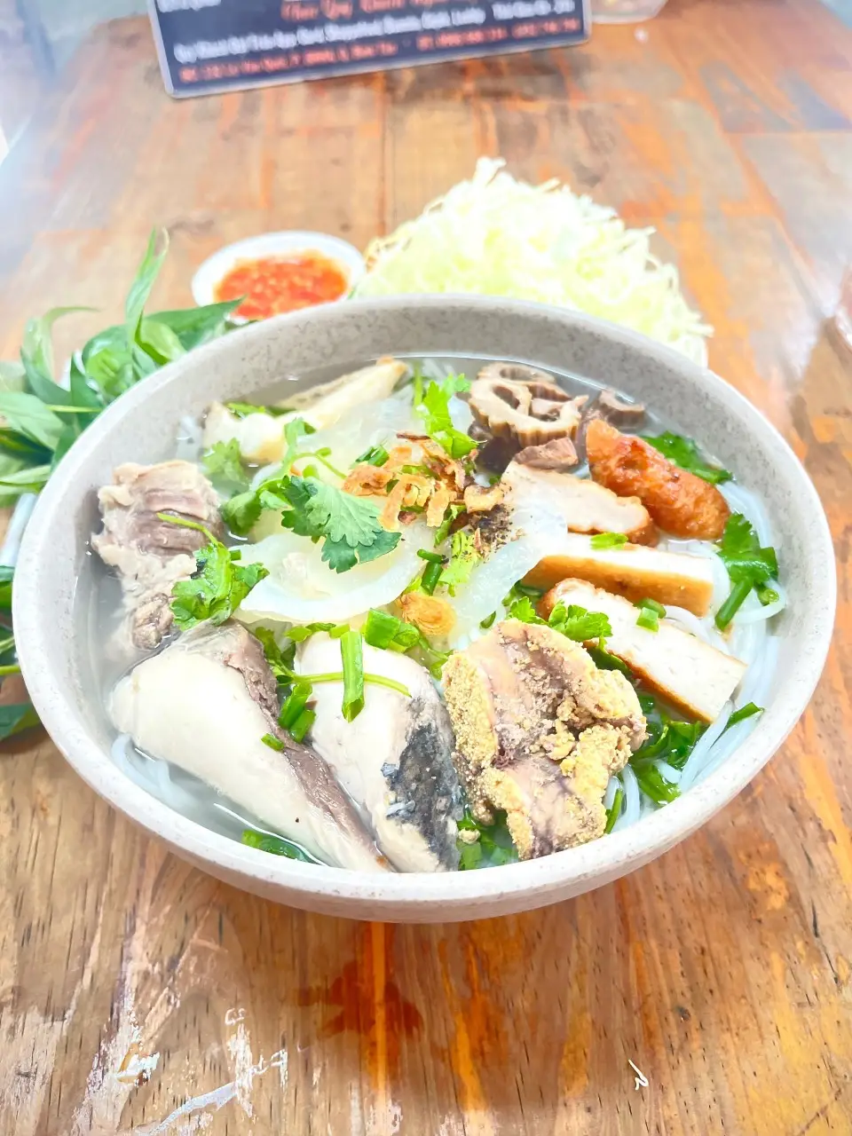 Hình ảnh Bún đầy đủ (Chả,cá dầm, sứa, sườn, bao tử,trứng)hết trứng