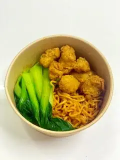 Hình ảnh Mì trộn siêu ngon gà viên