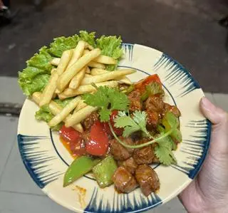 Hình ảnh Bò lúc lắc khoai tây chiên