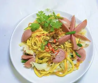 Hình ảnh Mì Indomie xúc xích