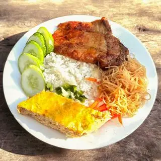 Hình ảnh Cơm tấm sườn bì chả