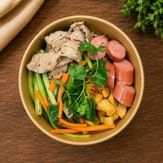 Hình ảnh Mì trộn bò-xúc xích