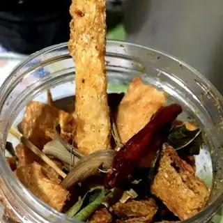 Hình ảnh Khô gà  lá chanh chay