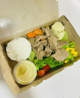 Hình ảnh Cơm trắng + Bò sốt tiêu đen