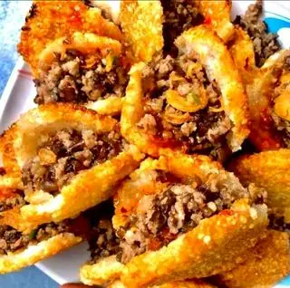 Hình ảnh Combo 3 cái Xôi Chiên Nhân Thịt - 1 hũ sốt