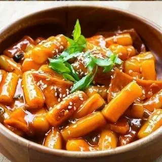 Hình ảnh TOKBOKI nhiều Chả Cá