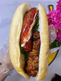 Hình ảnh Bánh mì 1 xiên 1 Lạp xưởng 
