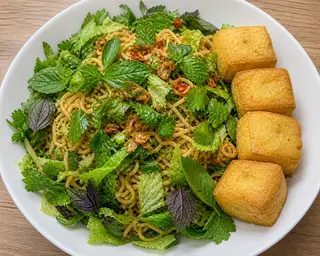 Hình ảnh Mì Trộn Rau Thơm Đậu Hủ Chiên
