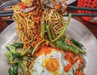 Hình ảnh mì xào bò trứng 