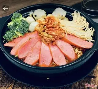 Hình ảnh Mì cay xúc xích