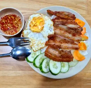 Hình ảnh cơm tấm ba rọi + trứng chiên