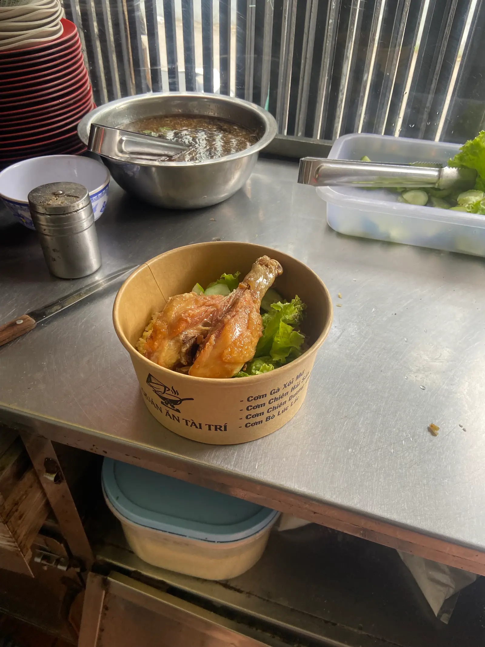Hình ảnh Cơm gà xối mỡ