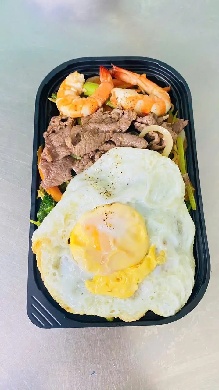Hình ảnh Nui xào bò - tôm - trứng