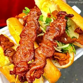 Hình ảnh Banh mỳ thịt xiên nướng - sốt dưa chuột