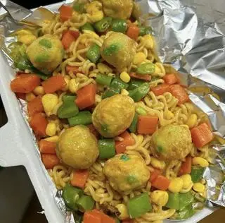 Hình ảnh Mì trộn indomie bò viên