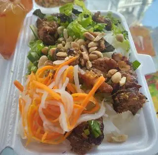 Hình ảnh Bún Thịt Nướng Mật Ong Yến Ngọc 