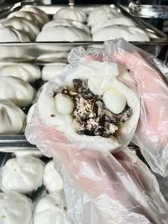 Hình ảnh Bánh Bao Thịt 2 Trứng Cút