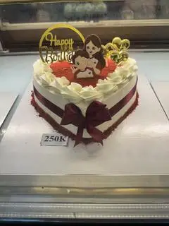 Hình ảnh bánh sinh Nhật trái tim hiện đại 
