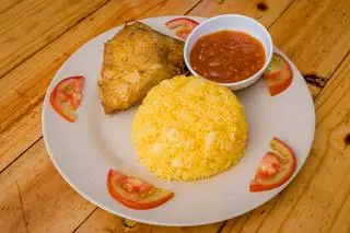 Hình ảnh Cơm chiên gà sốt mắm