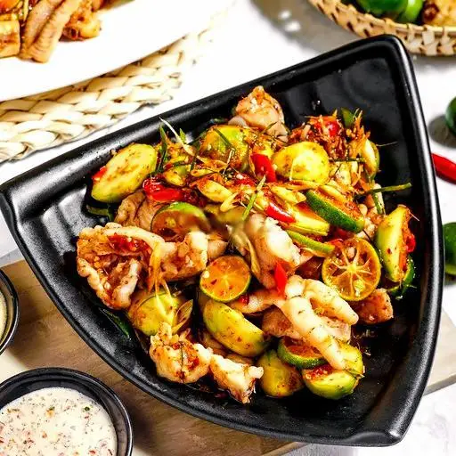 Hình ảnh Chân gà rút xương sốt muối Thái xóc cóc non