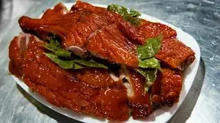 Hình ảnh Combo vịt quay lu Bắc Kinh một phần tư góc đùi - 2 lạng thịt quay giòn bì