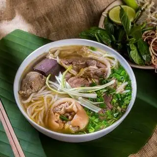 Hình ảnh Bún bò huế đầy đủ + Pepsi