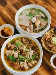Hình ảnh BÚN BÒ GÂN TÁI CHẢ