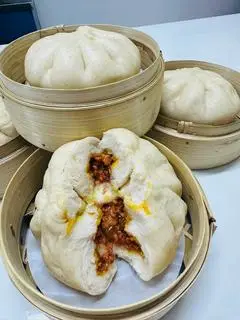 Hình ảnh Bánh bao nguyên cám xá xíu phô mai