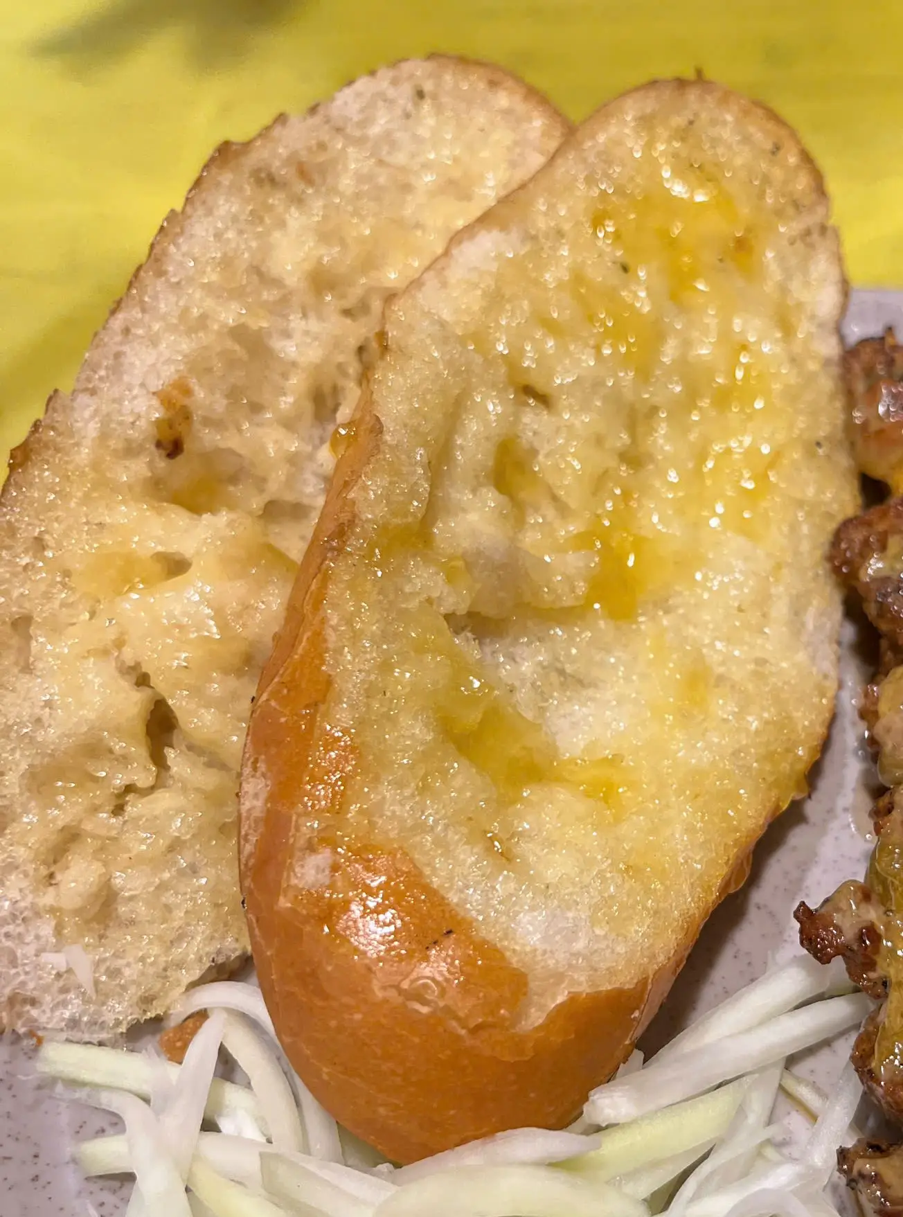 Hình ảnh Bánh mì sốt bơ thơm ngon 1 ổ