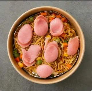 Hình ảnh Mì trộn xúc xích