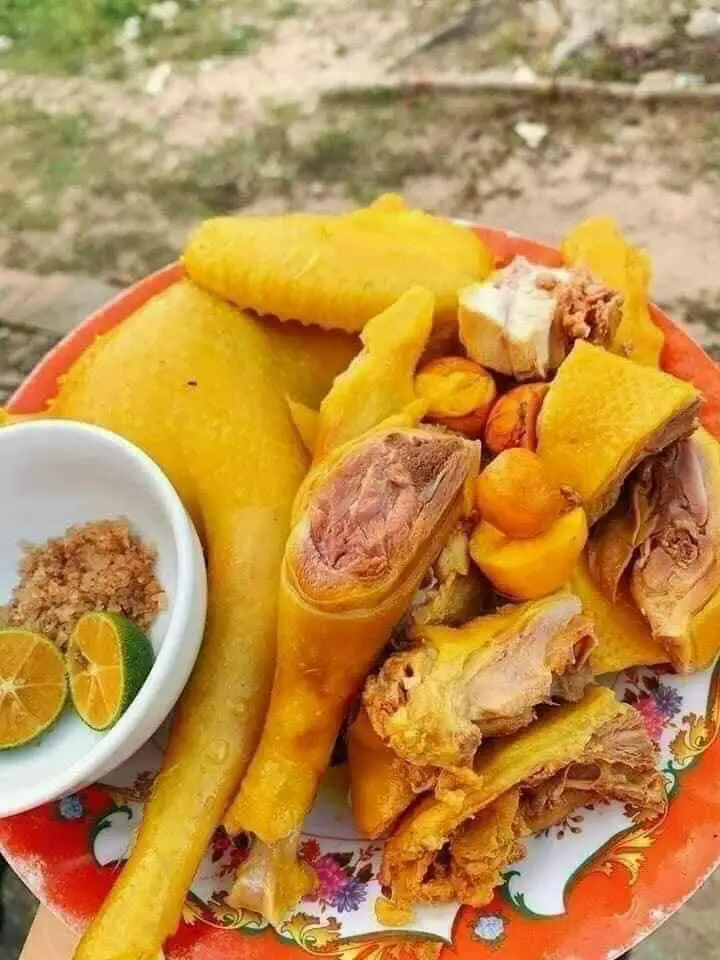 Hình ảnh GÀ Ủ MUỐI HOA TIÊU - NGUYÊN CON  ÔM TRỨNG NON - Chặt Sẵn + RAU + NƯỚC CHẤM ĐẶT BIỆT
