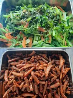 Hình ảnh Cơm cá cơm chạy và rau xào
