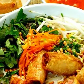 Hình ảnh Bún bì chả giò