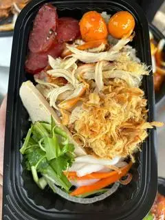 Hình ảnh Xôi trứng gà non + lạp xưởng + chả lụa + chà bông