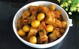 Hình ảnh cơm thịt khó trứng cút