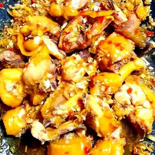 Hình ảnh Cơm gà kho sả ớt