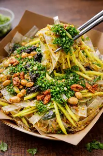 Hình ảnh Mỡ hành khô bò đen + xoài + đậu phộng 