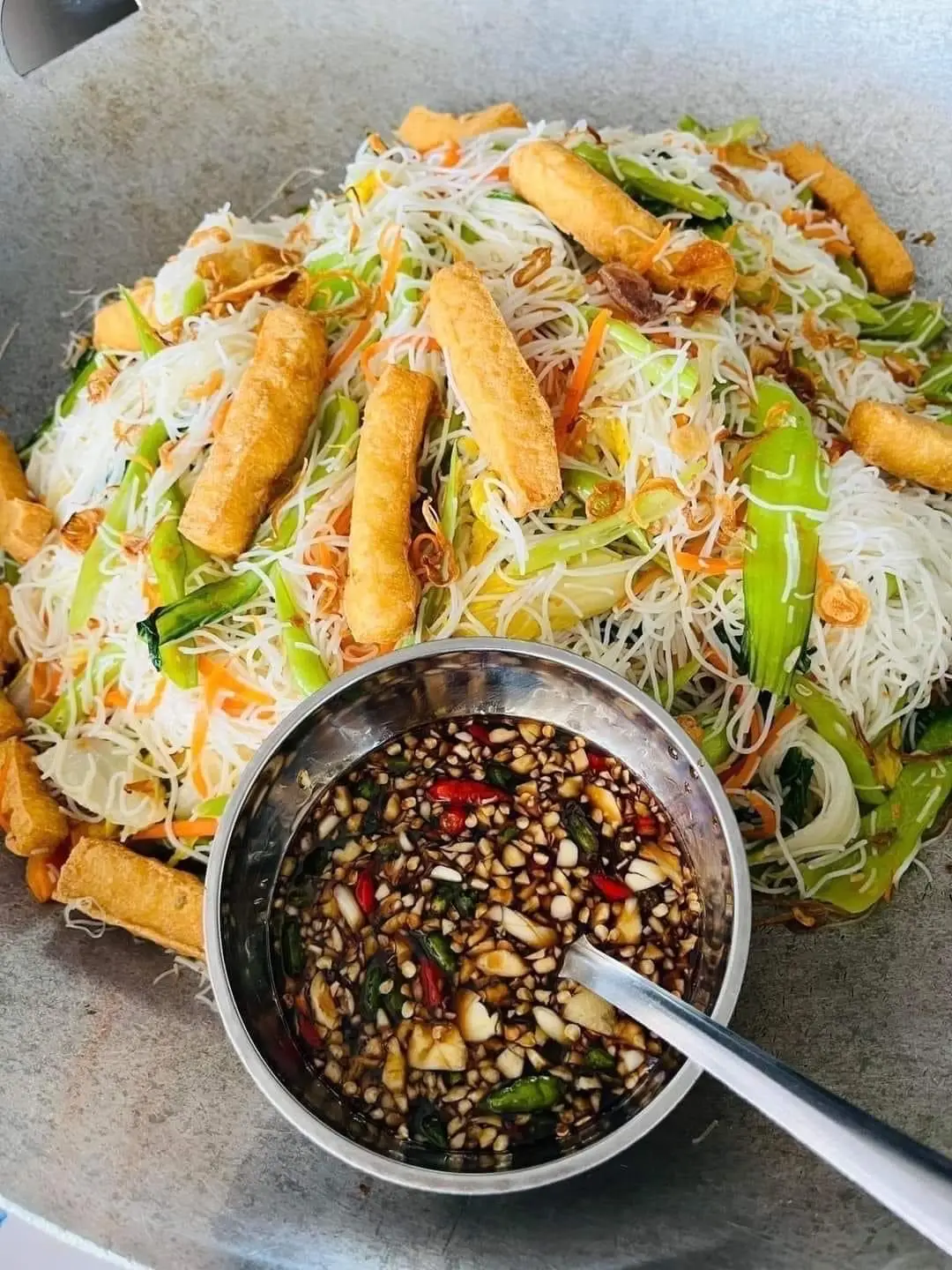 Hình ảnh Bún gạo + mì xào chay