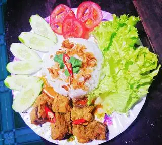 Hình ảnh Cơm Gà Kho Sả Ớt